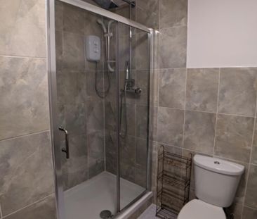 3 bedroom flat to rent - Photo 3