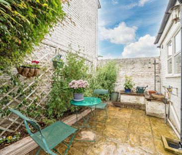 High Street, TW12, London - Photo 5