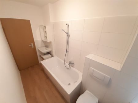 Super schöne renovierte, möblierte Wohnung mit neuer Einbauküche - Photo 5