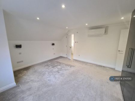 3 bedroom penthouse to rent - Photo 3