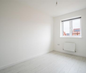 2 bedroom semi-detached house to rent - Photo 2