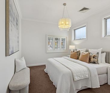 Private full brick family haven in the sought-after 'Avenues' - Photo 3