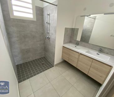 Location Appartement 3 pièces 95m² STE CLOTILDE 97490 - Photo 4