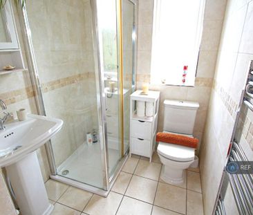 1 bedroom in a flat share to rent - Photo 6