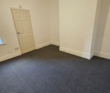 2 bed Terraced - To Let - Photo 4