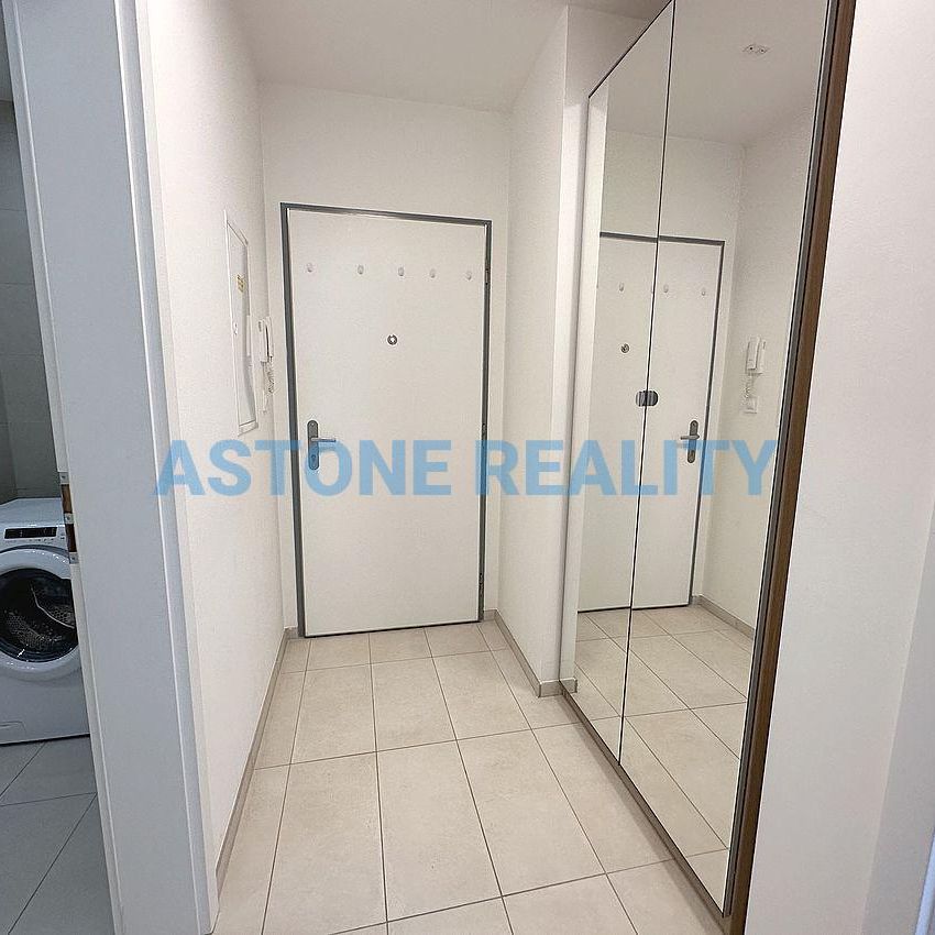 Pronájem bytu 2+kk 55 m², Walterovo náměstí , Praha - Фото 1