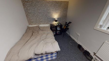 4 bedroom flat to rent - Photo 3