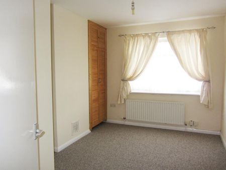 2 bedroom terraced house to rent - Photo 2