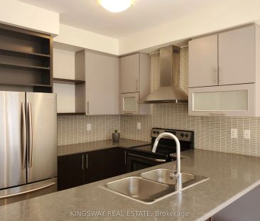 593 Remembrance Road #upper - Photo 2