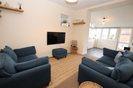 1 bedroom Flat to let - Photo 3