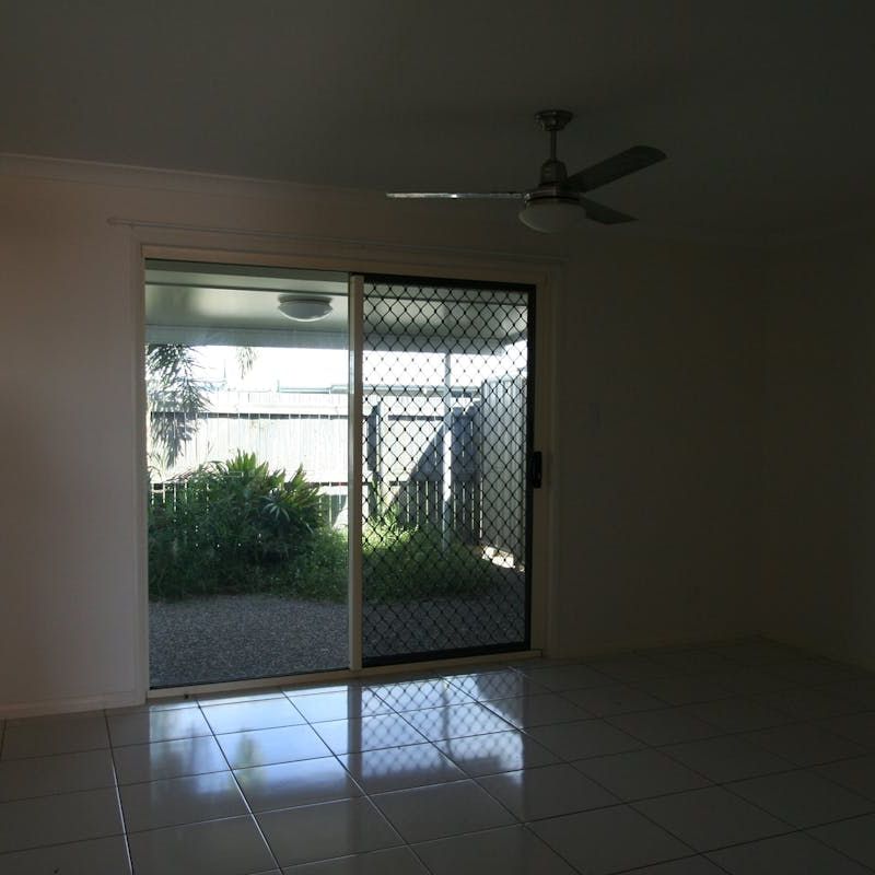COSY UNIT READY TO MOVE IN - Photo 1