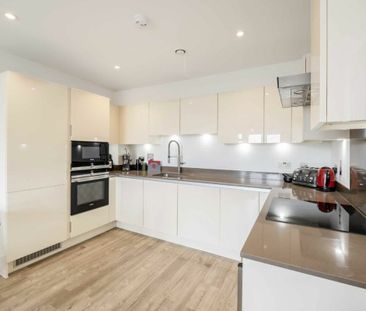 Dyas Road, TW16, London - Photo 6