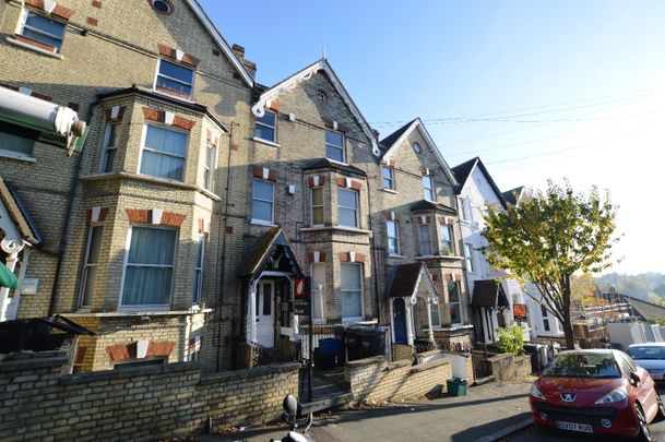 Flat to rent - Essex Grove, London, SE19 - Photo 1