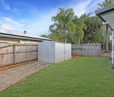 Beautiful Home - Freshly Painted - New Carpet - Separate Living - Pool - Photo 6