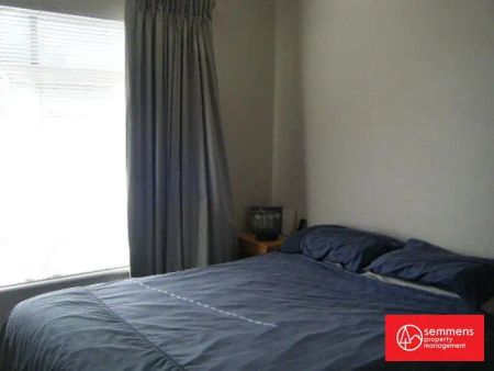 “ONE BEDROOM APPARTMENT ONLY MINUTES FROM THE CITY - SET OPPOSITE A PEACEFUL PARK” - Photo 5