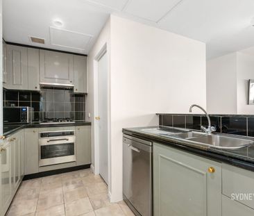 PERFECTLY POSITIONED | Furnished - Photo 5