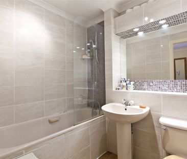 Wentworth Court, Waterside Close, Surbiton, Surrey, KT6 flat to rent - Photo 3
