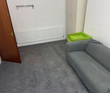 3 Bed Terraced House, Boundary Road, E13 - Photo 4