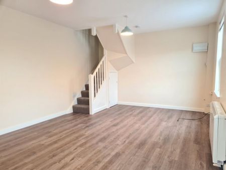 1 bedroom semi-detached house to rent - Photo 2