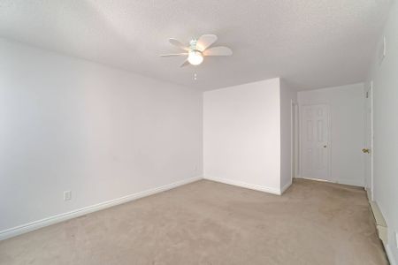 For Lease - 2 White Cliffe Drive, Clarington, Ontario - Photo 2