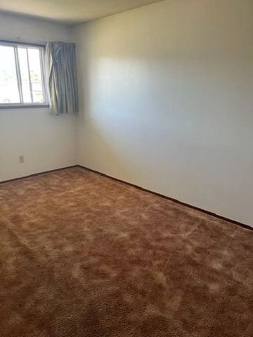 4 Bed 2 Bath Duplex: Avail Now - Photo 2