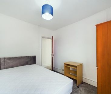 4 bedroom House To Let - Photo 5