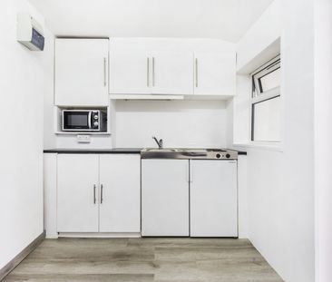 4 Bed Terraced House, Berwick Road, E16 - Photo 5
