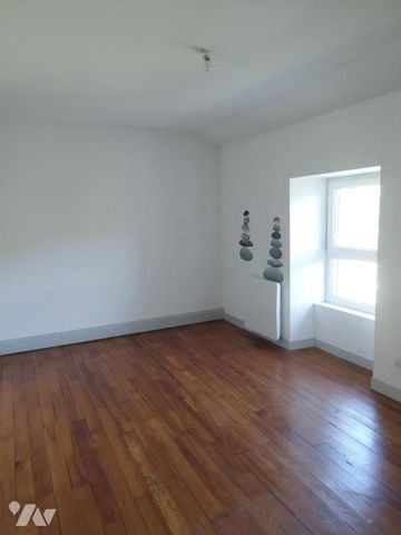 SAINT LAURENT DU PAPE- Maison de village avec terrasse - Photo 3