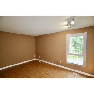 2 Bed plus Den 1 Bath West Edmonton Townhome for Rent - Photo 4