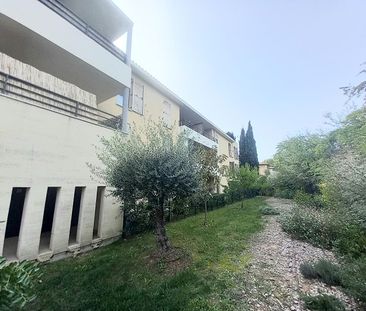 AIX EN PROVENCE SAINT MITRE APPARTEMENT T2 TERRASSE ET GARAGE, - Photo 4
