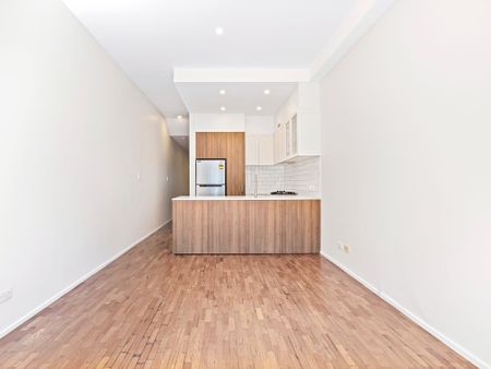 Designer townhome in a connected village setting - Photo 5