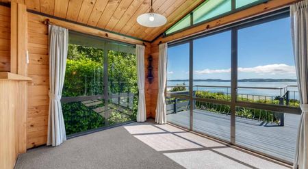 Sunny Lockwood Home with Endless Sea Views – P... - Photo 5
