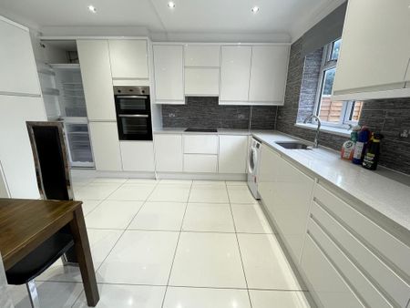 1 bedroom in a house share to rent - Photo 4