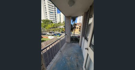 One Street From The Broadwater ! - Photo 4