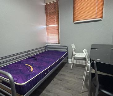 4 bedroom terraced house to rent - Photo 3