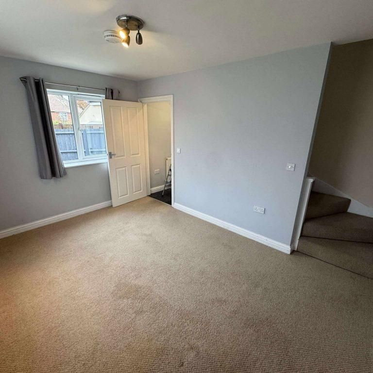 2 bedroom end of terrace house to rent - Photo 1