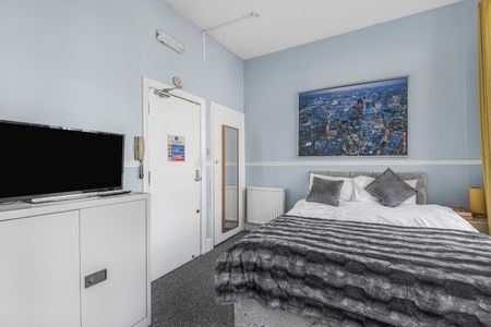 Castletown Road, West Kensington, London, W14 - Photo 4