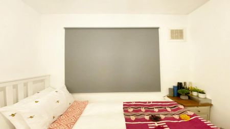1 bedroom in a flat share to rent - Photo 4
