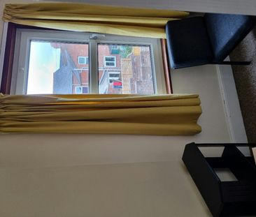 Terraced House to rent on - Photo 1
