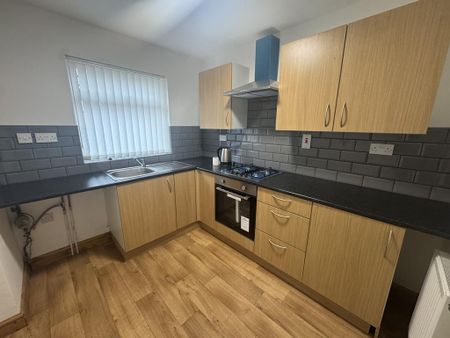 3 bedroom end of terrace house to rent - Photo 4