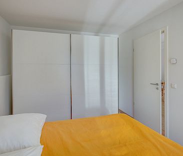 Helle Balkonwohnung mit Designermöblierung - Foto 6