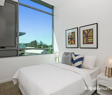 Luxury Bright North-Facing Apartment - Photo 3