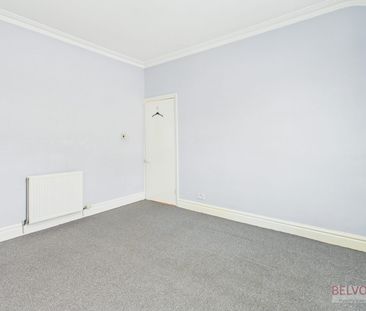 Terraced House to rent on - Photo 6