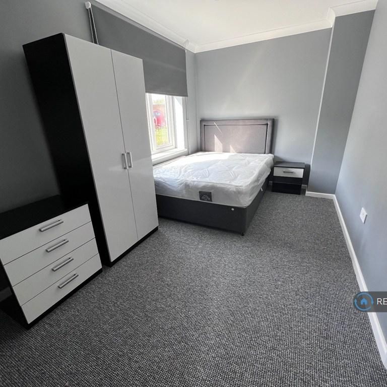 5 bedroom semi-detached house to rent - Photo 1