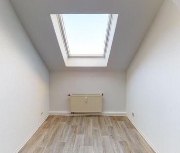 Dachgeschosswohnung mit Tageslichtbad - Photo 1