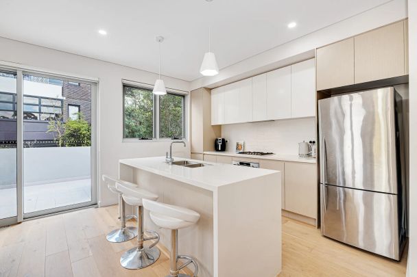 Stunning Two-Bedroom Apartment in Highly Sought-After 'Orinoco Gardens' Complex - Photo 1