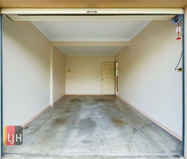 2 BEDROOM TOWNHOUSE WITH COURTYARD MAINTENANCE INCLUDED! - Photo 5