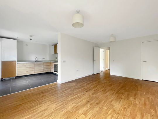 A well maintained, two bedroom apartment located on the ground floor with its own private garden. The property is within close proximity to Addenbrooke's Hospital, the M11 and the city centre. - Photo 1