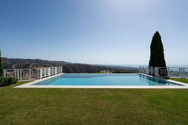 6 bedroom luxury Villa for rent in Marbella Del Este, Andalusia - Photo 1