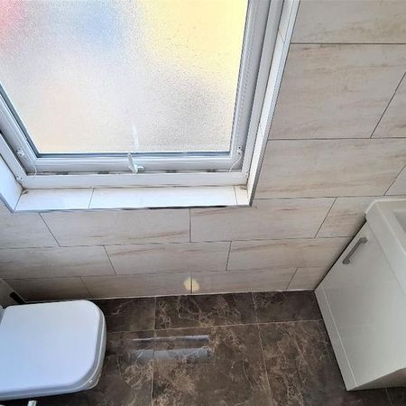 House share to rent - Photo 3